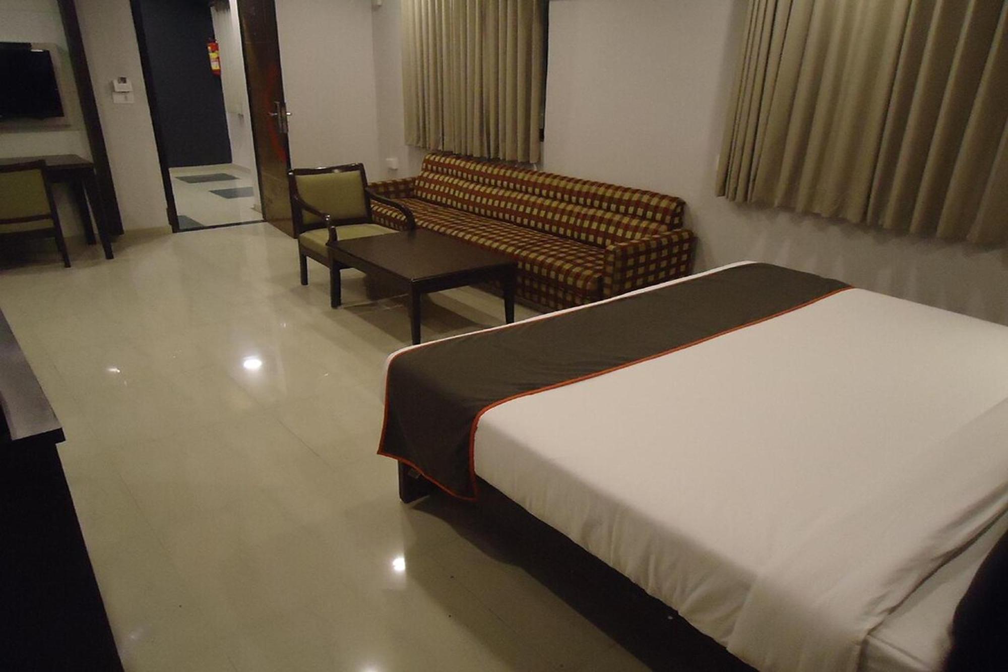 Hotel Maan Residency Satellite Road Ahmedabad Eksteriør billede