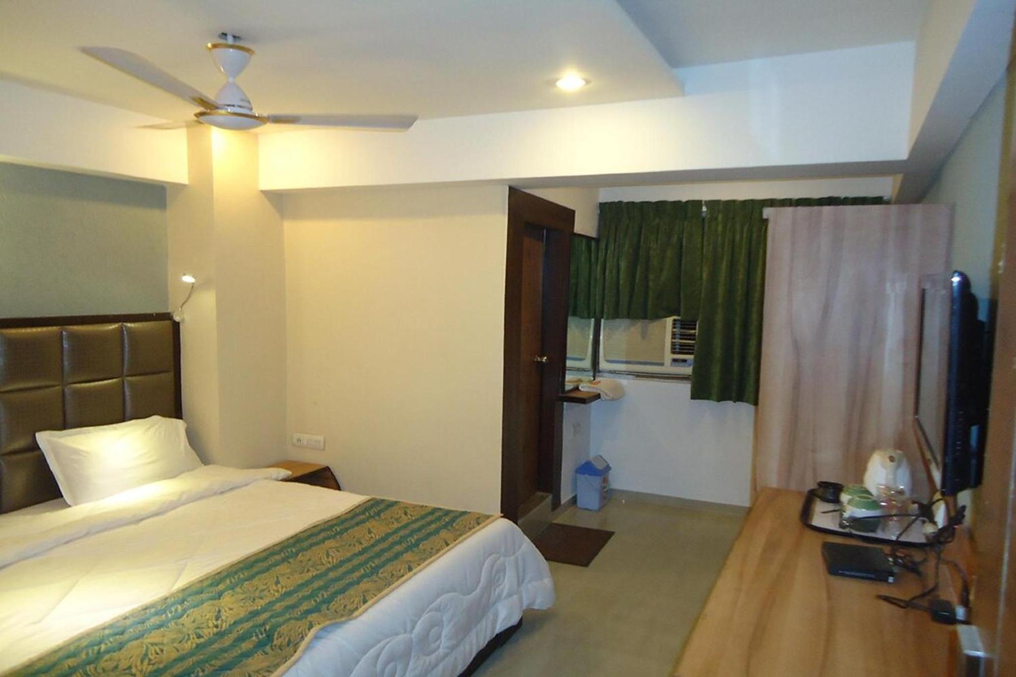 Hotel Maan Residency Satellite Road Ahmedabad Eksteriør billede