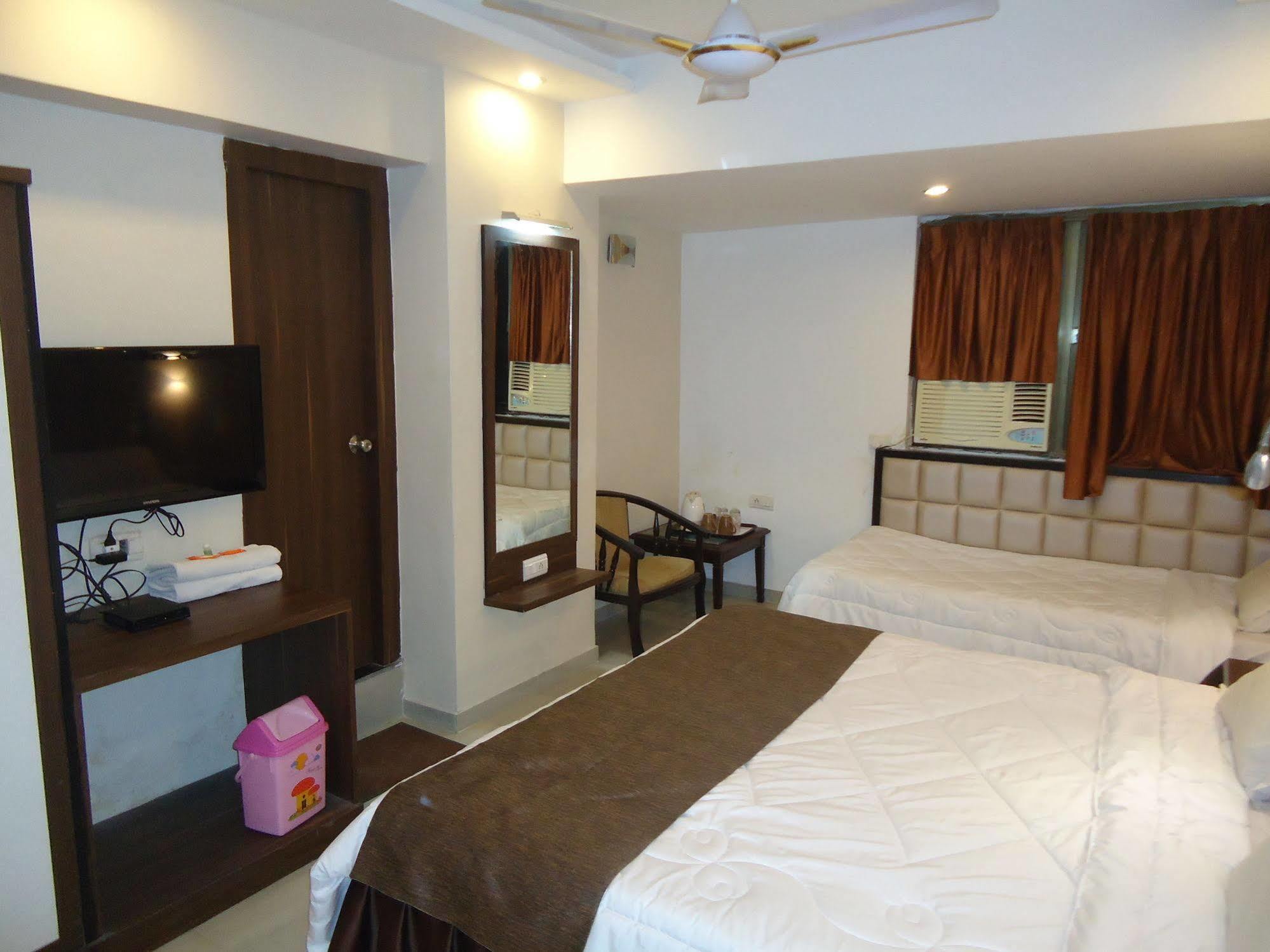Hotel Maan Residency Satellite Road Ahmedabad Eksteriør billede