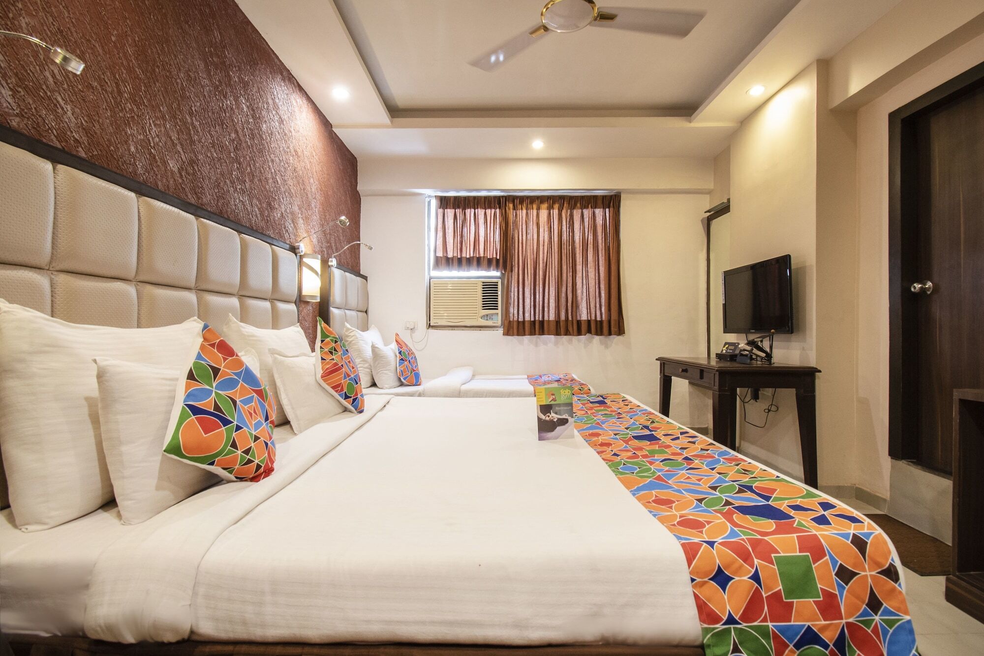 Hotel Maan Residency Satellite Road Ahmedabad Eksteriør billede